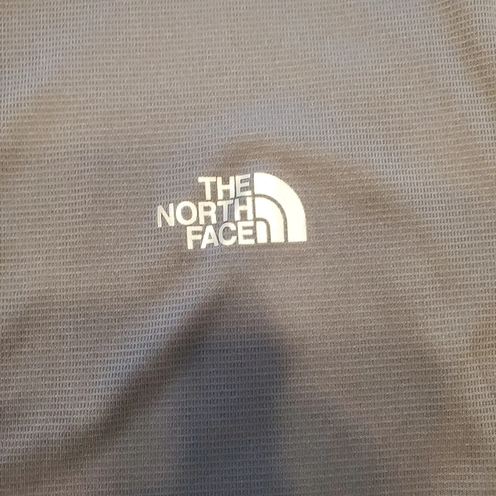 The North Face Men Vapor Wick Long Sleeve 1/4 Zip Pullover Lightweight Gray Sz M